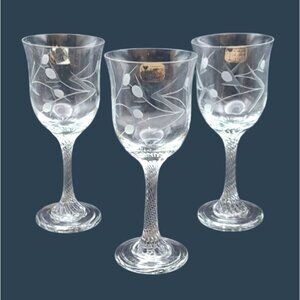 Handcut Eamon Glass Floral Wine Glasses Twisted Stem Dublin Ireland Set Of 3